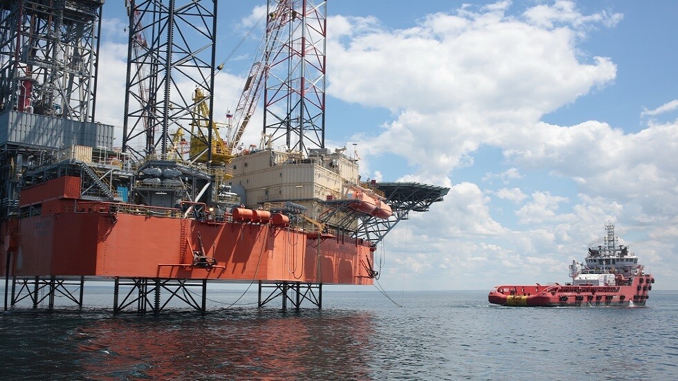 سلطات القرم: جرحى بهجوم أوكراني على منصات حفر بحرية