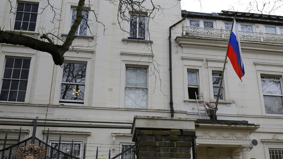 بريطانيا تمنع السفير الروسي من زيارة برلمان البلاد