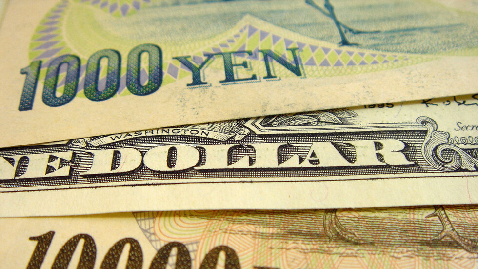 الدولار يصعد أمام الين الياباني إلى أعلى مستوى منذ 1998