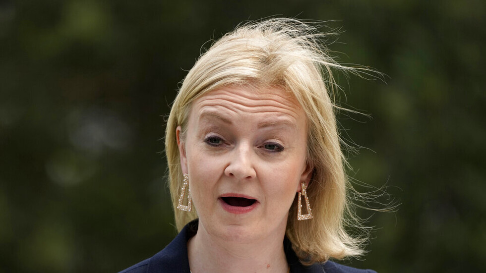 الخارجية البريطانية تعد بمواصلة إمدادات أسلحة إلى أوكرانيا