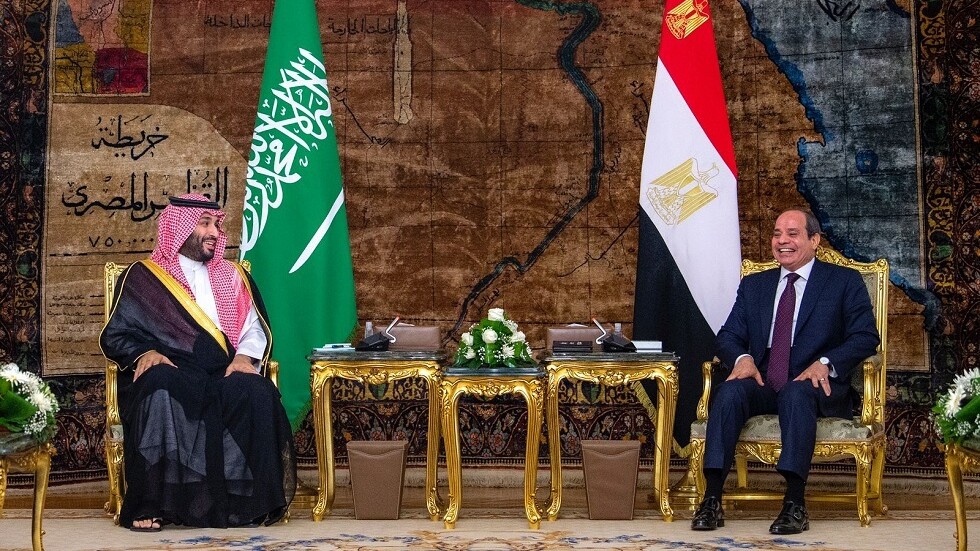 محمد بن سلمان يوجه رسالة للسيسي بعد مغادرته القاهرة