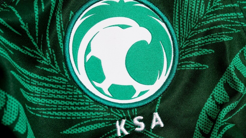 السعودية تواجه حاملة 