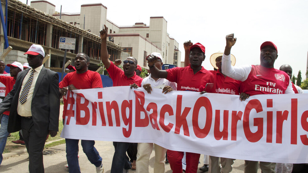 بعد 8 سنوات على اختطافهما.. الجيش النيجيري يعثر على طالبتين من "فتيات شيبوك"