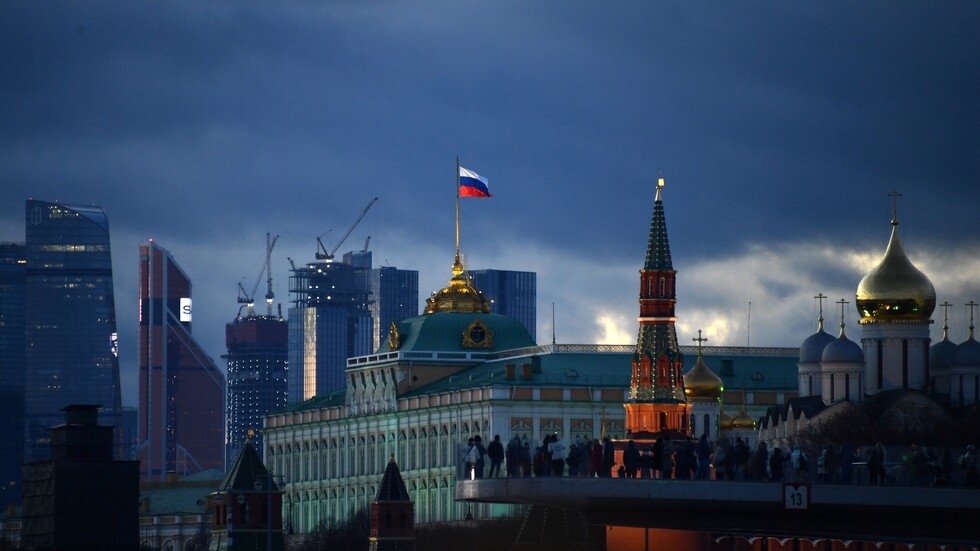 خبير مصري يوضح لـRT أسباب صمود الاقتصاد الروسي بوجه العقوبات الغربية