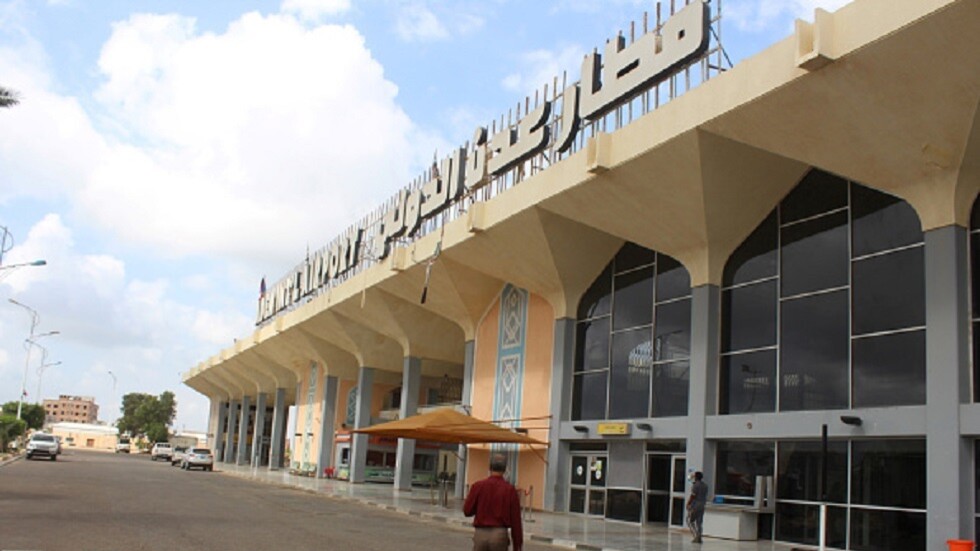 اليمن.. مطار عدن يمنع إخراج الأموال إلا بخطاب من وزارة المالية (وثائق)