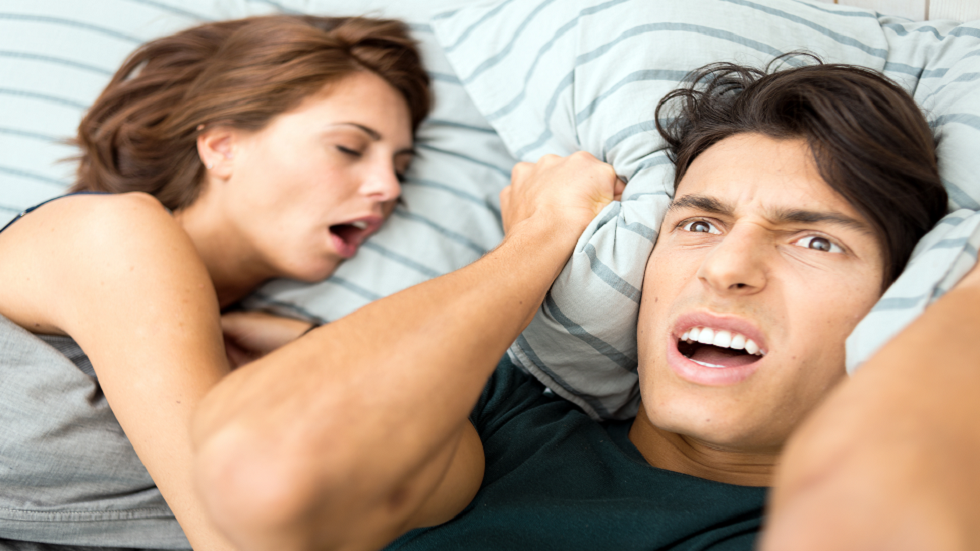 دراسة تكشف عن سبب الشخير لدى بعض النساء!