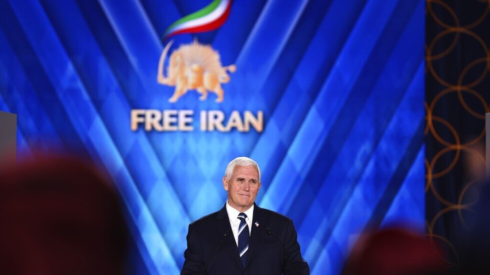 بينس يدعو بايدن إلى عدم إحياء الاتفاق النووي مع إيران