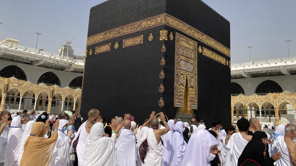 مركز الفلك الدولي يحدد موعد أول أيام عيد الأضحى في العديد من الدول