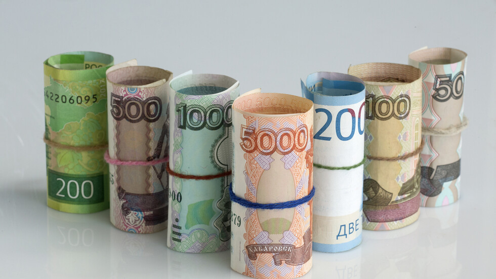 المالية الروسية تؤكد تنفيذها التزاماتها المالية وترفض الاعتراف 