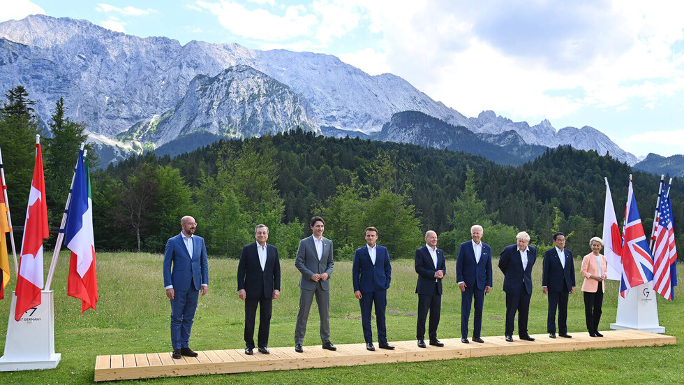 بايدن يهدد بضرب صناعات روسيا العسكرية