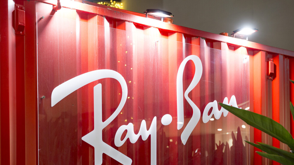 وفاة الملياردير الإيطالي مالك أشهر نظارة في العالم "ري بان"