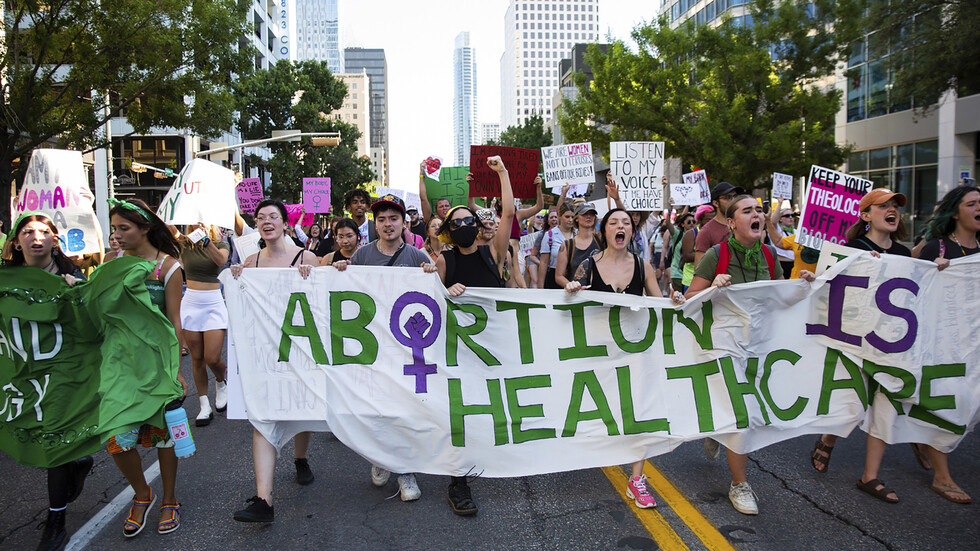 محكمة في تكساس تجمد حظر الإجهاض على أراضي الولاية