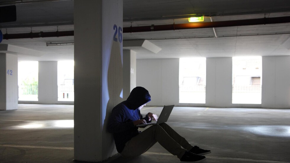 "أنتم تحت سيطرتنا".. إعلام عبري: قراصنة إيرانيون يسربون 120 ألف تفصيل عن عملاء من موقع إسرائيلي