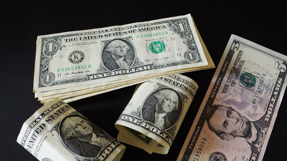 صحيفة يابانية تكشف عن تراجع أرباح الشركات من بيع الأسهم إلى أدنى مستوى في 19 عاما