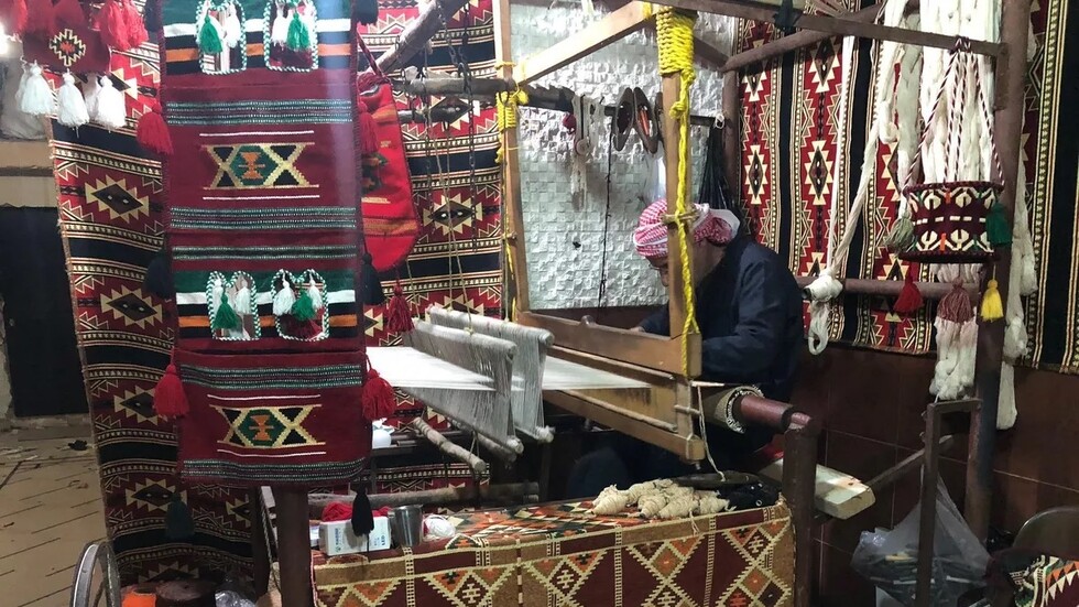 بوتين يدعو زعماء دول بحر قزوين لإقامة مهرجان لنسج السجاد