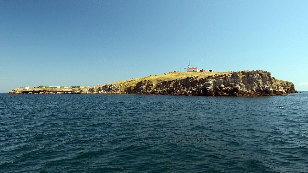 ما أهمية  جزيرة "الأفعى" ولماذا انسحبت روسيا منها؟