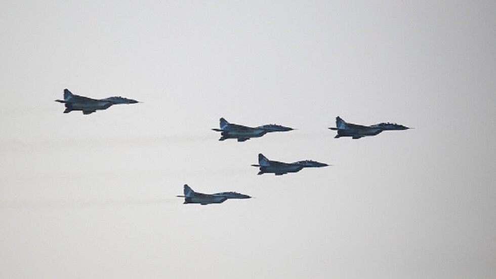 طائرة مقاتلة من ميانمار تدخل المجال الجوي التايلاندي وتثير الذعر