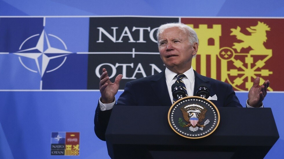 عقب تصريحاته عن روسيا.. الأمريكيون يقارنون بايدن بـ"فتاة صغيرة" - فيديو