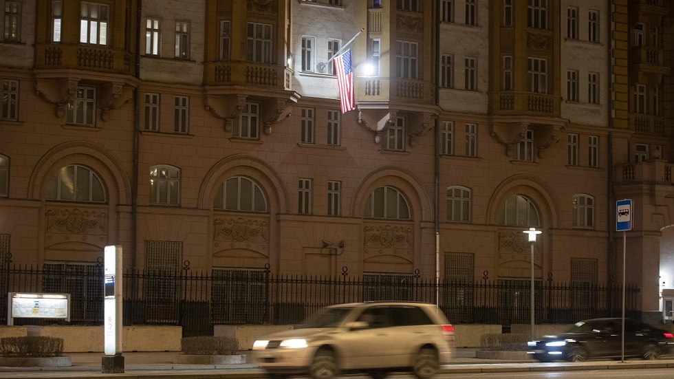 مقطع فيديو لأطفال دونباس القتلى على جدران السفارة الأمريكية في موسكو