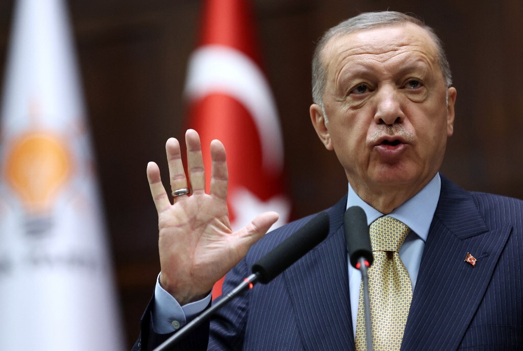 أردوغان يعلن تعليق المحادثات مع اليونان