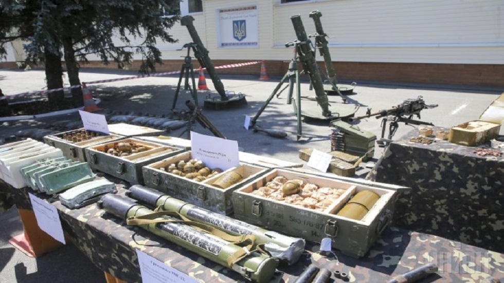 أمين عام الانتربول يحذر من انتشار الأسلحة الموردة إلى كييف حول العالم