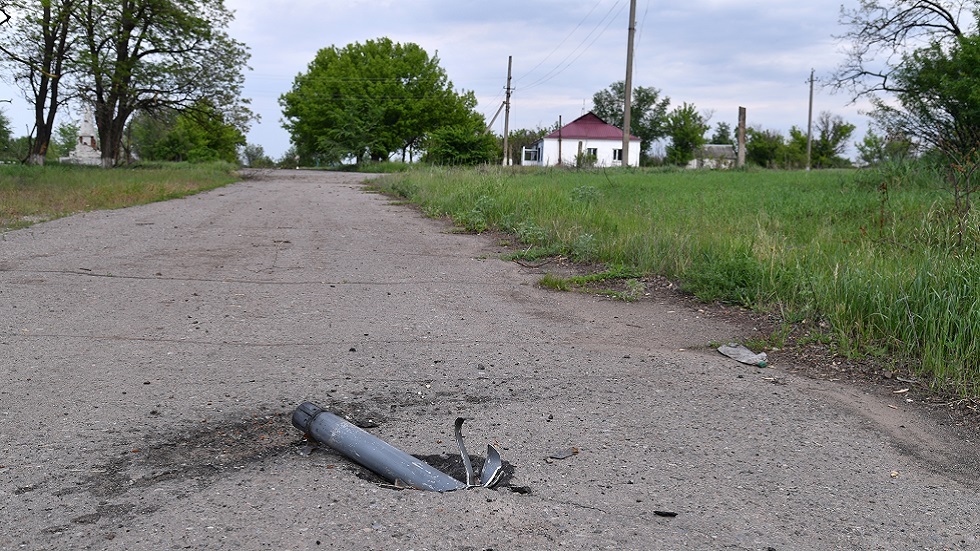 إصابة صحفيين ومقتل سائق سيارتهم بقصف أوكراني متعمد في دونباس