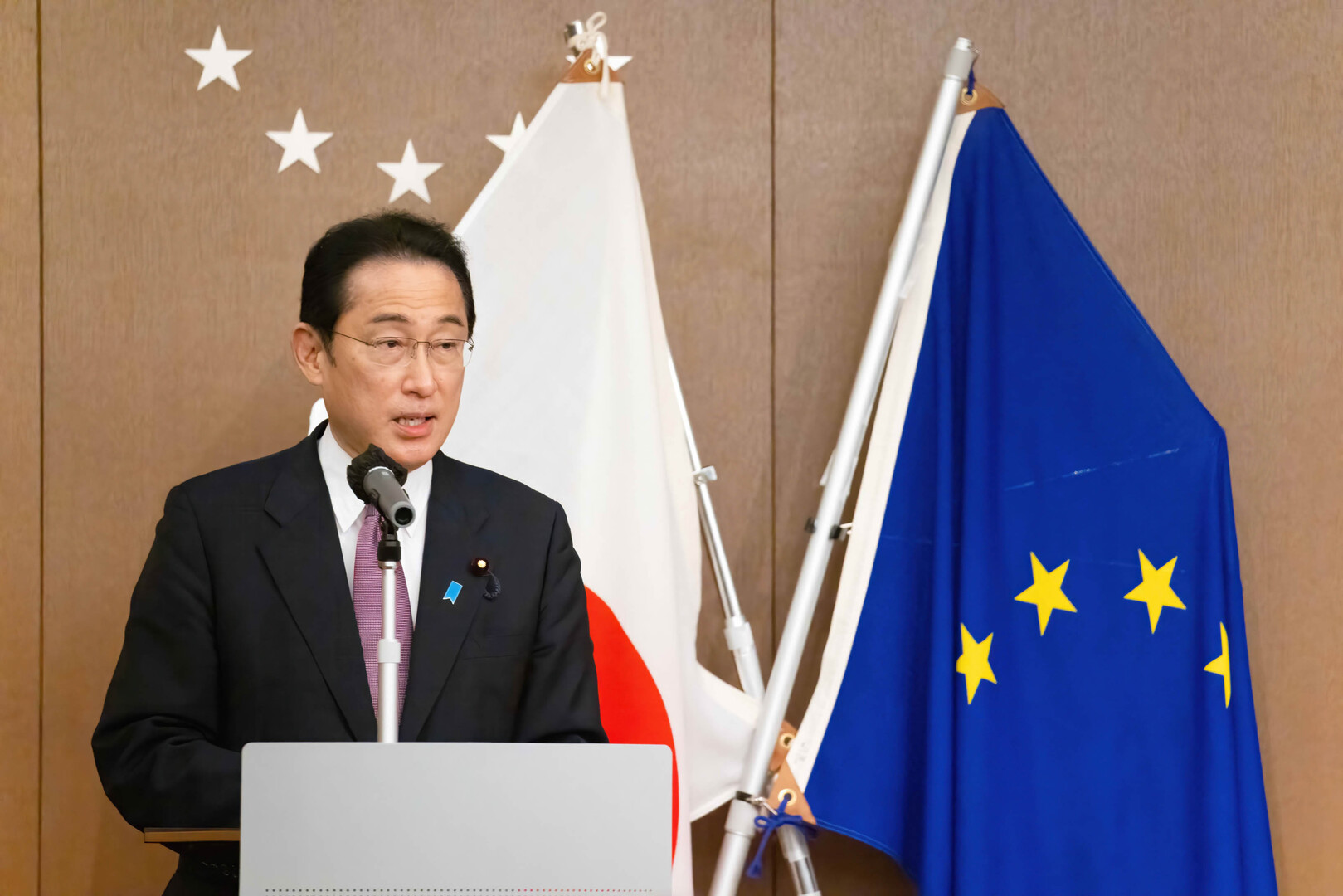 لأول مرة.. رئيس وزراء اليابان قد يحضر قمة الناتو