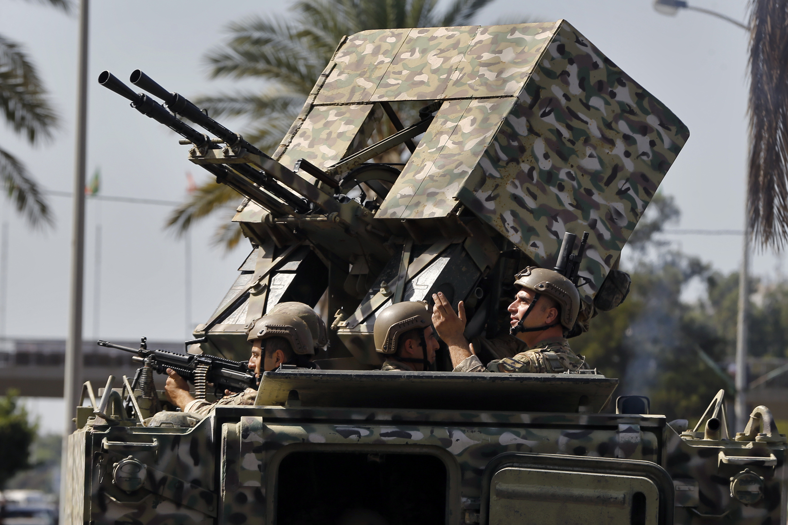 الجيش اللبناني يضبط رمانات بندقية لقاذف 