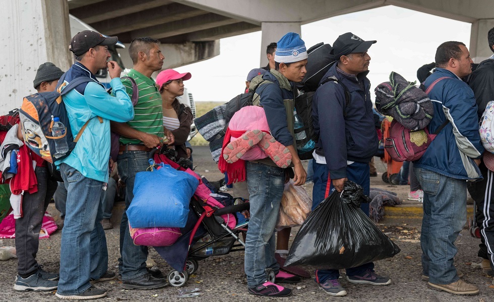 انطلاق قافلة تضم آلاف المهاجرين من المكسيك إلى الولايات المتحدة