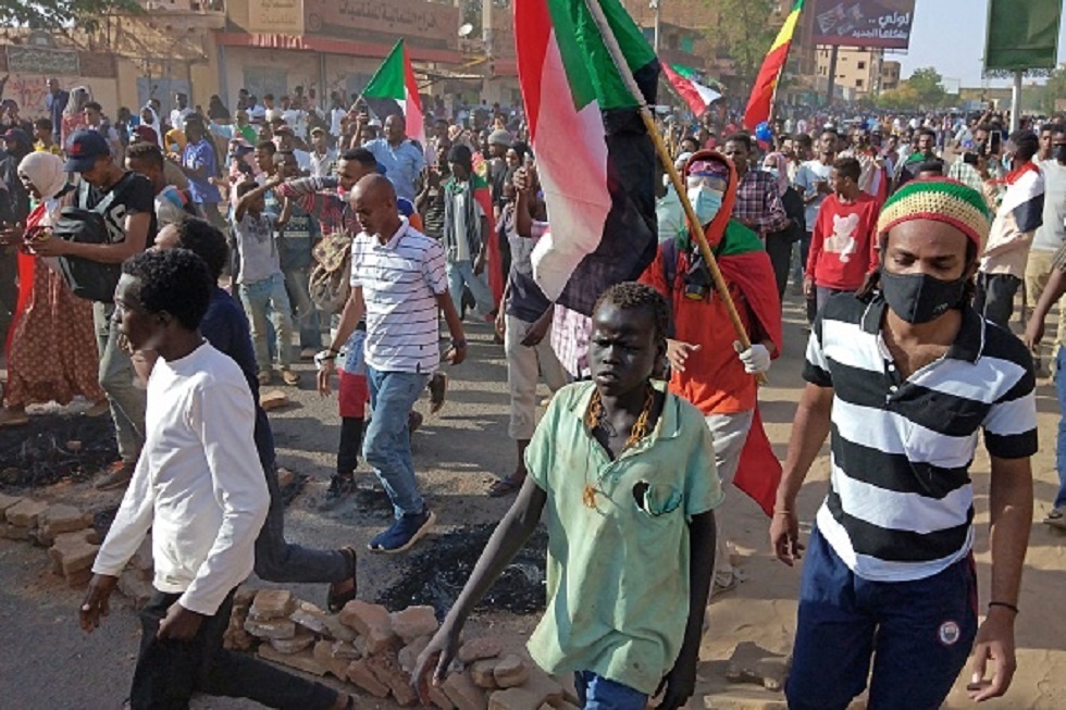 السودان.. مقتل متظاهر في أم درمان وعدد ضحايا الاحتجاجات يرتفع إلى 100