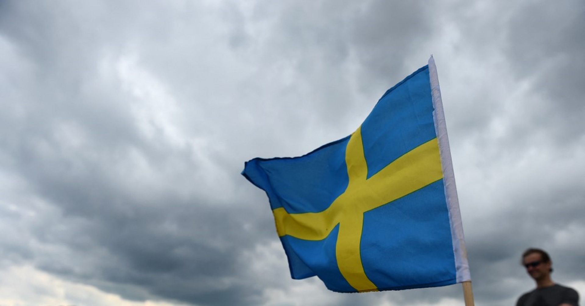 الحكومة السويدية تتجنب سحب الثقة بصوت نائبة كردية