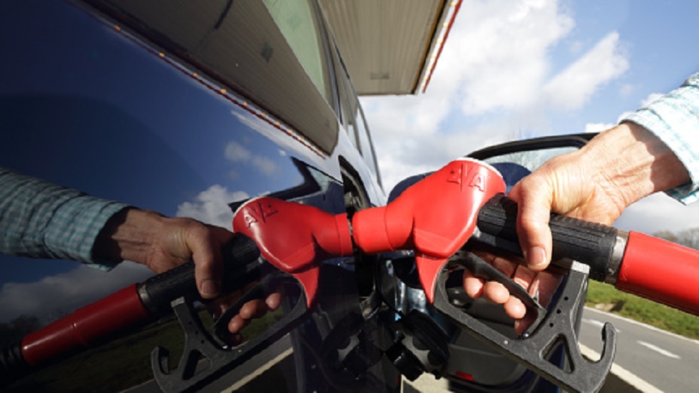 أسعار البنزين في بريطانيا تسجل زيادة يومية قياسية هي الأعلى منذ 17 عاما