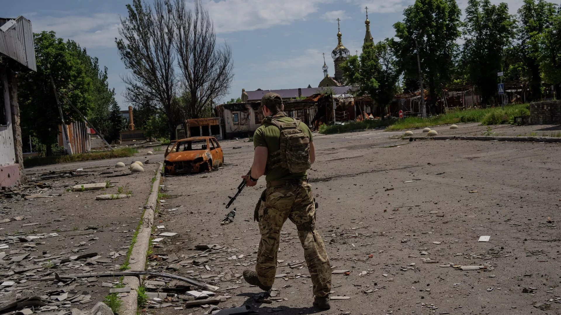 الدفاع الروسية: المسلحون الأوكرانيون يفخخون المصانع ويحتجزون المدنيين في أقبيتها