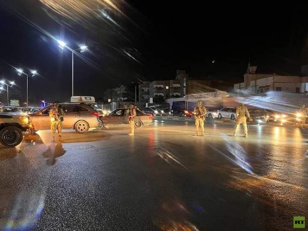 ليبيا.. اشتباكات ورماية عشوائية بالأسلحة النارية قرب جزيرة سوق الثلاثاء بطرابلس (فيديو)