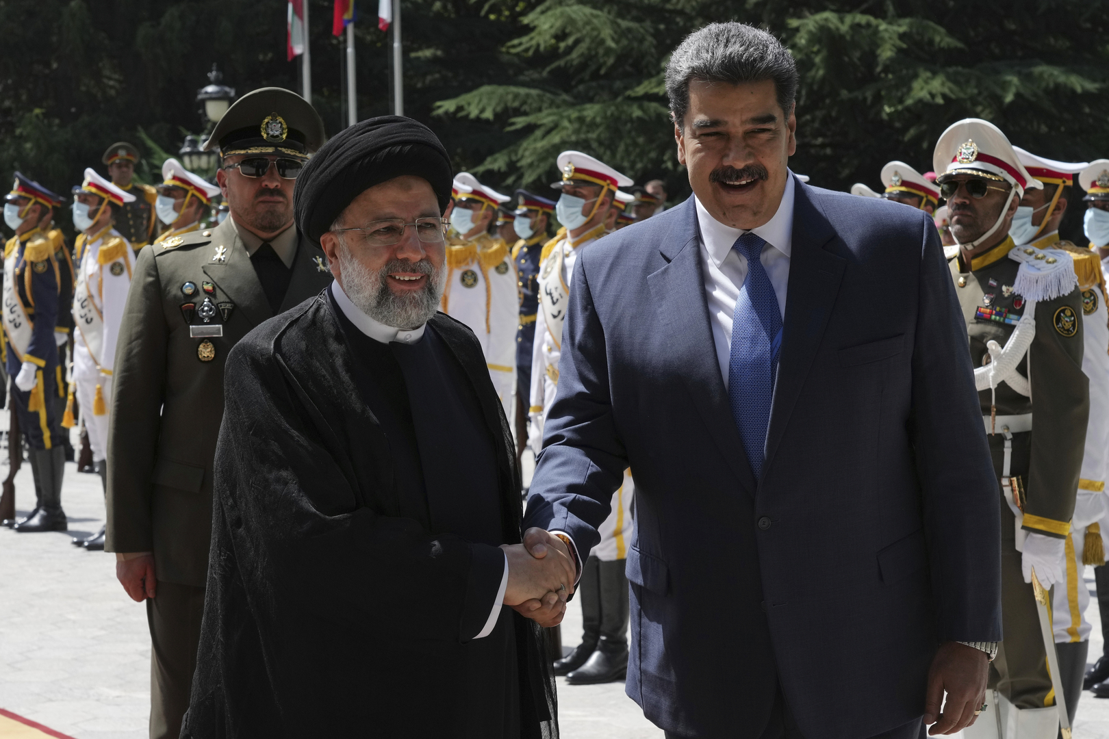 مادورو بعد لقائه رئيسي: سنعزز تعاوننا العسكري مع إيران وسنرى كيف نواجه العالم الجديد