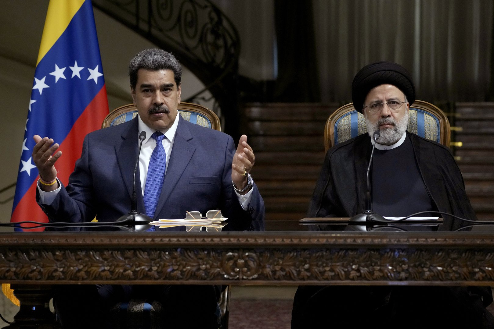 إيران وفنزويلا توقعان على وثيقة للتعاون الاستراتيجي الشامل لمدة 20 عاما
