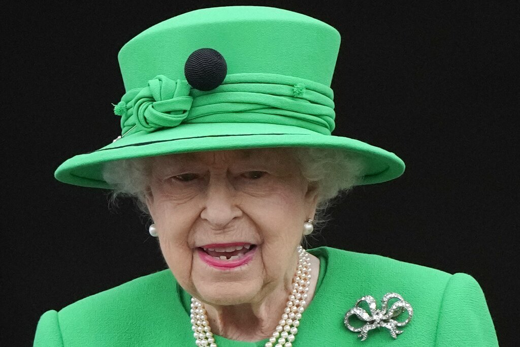 الملكة إليزابيث الثانية تصعد إلى المرتبة الثانية في قائمة أكثر الملوك حكما في التاريخ