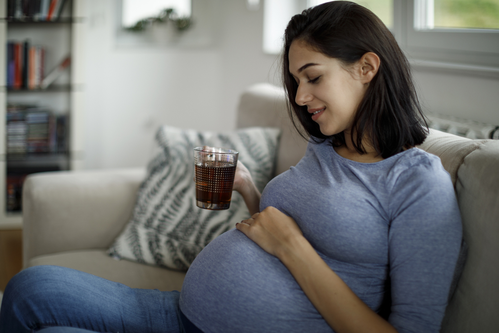 دراسة: شرب القهوة أثناء الحمل لا يسبب آثارا سلبية على نتائج الولادة كما كان يُعتقد سابقا