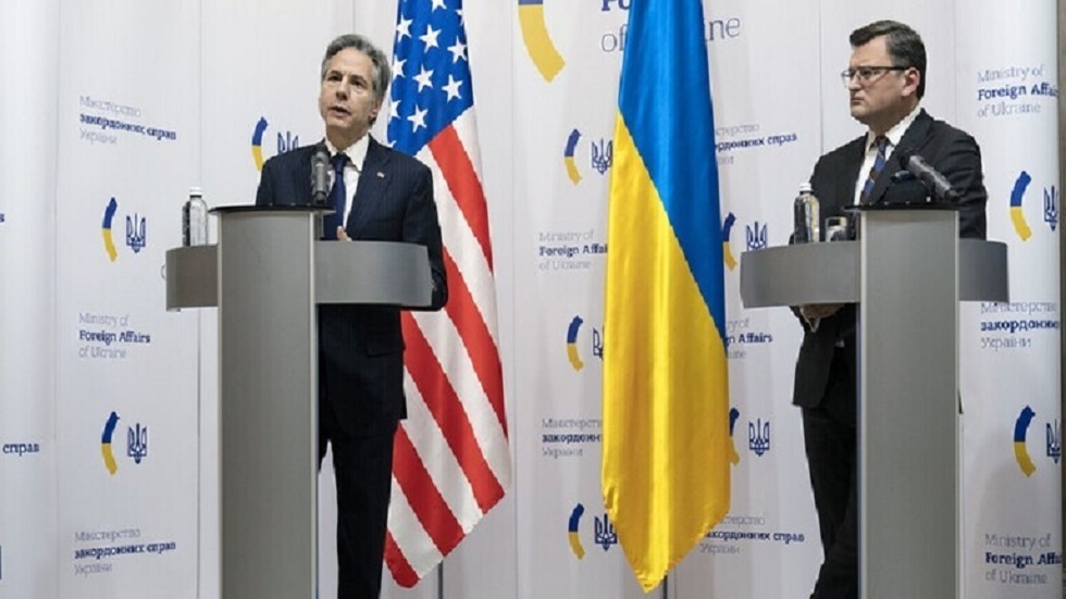 بلينكين يناقش مع نظيره الأوكراني سبل تسريع توريد الأسلحة الثقيلة إلى كييف