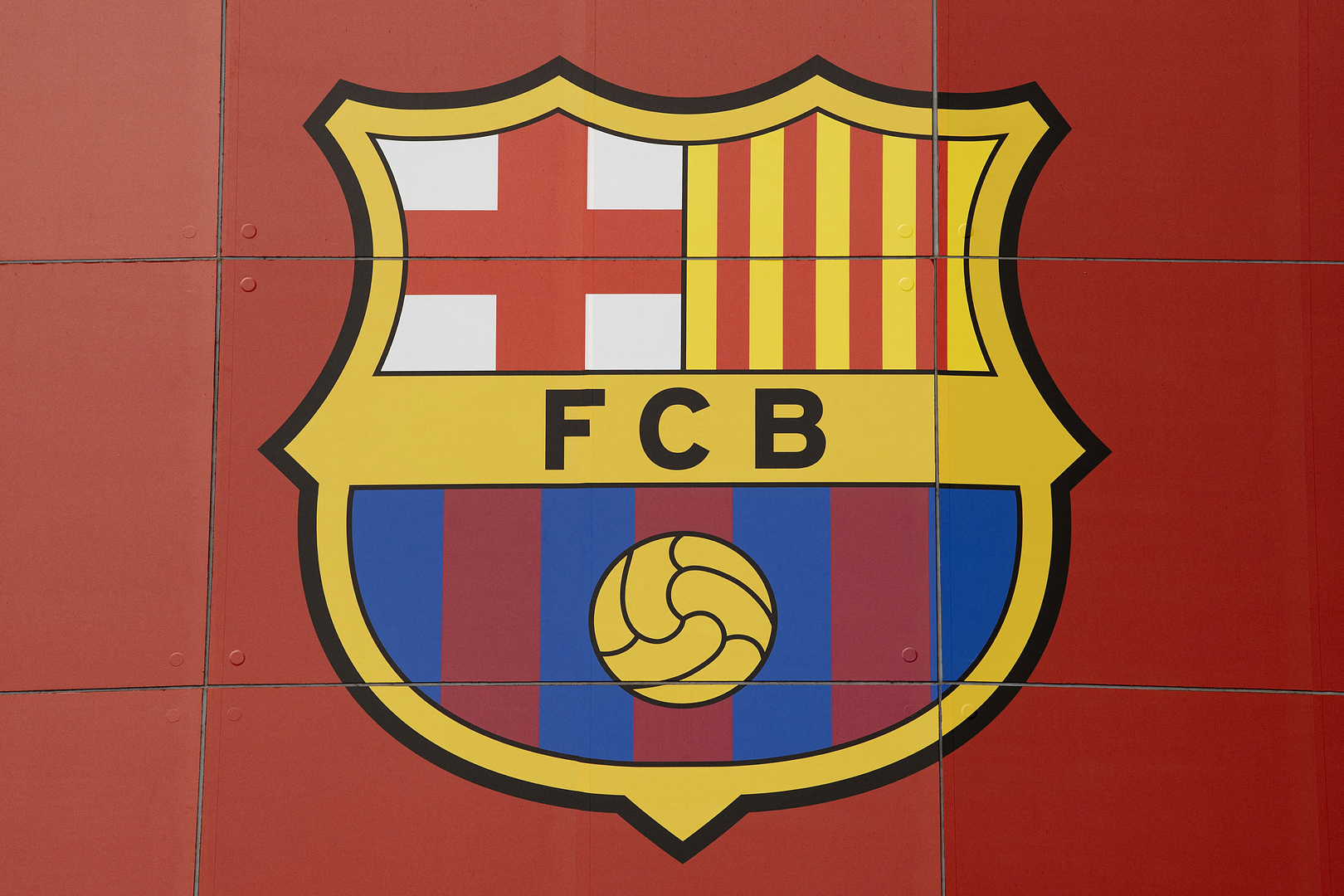برشلونة يعلن عن أولى صفقاته الصيفية