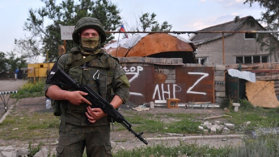 الجيش الروسي وقوات لوغانسك يباشران تطهير المنطقة الصناعية في سيفيرودونيتسك