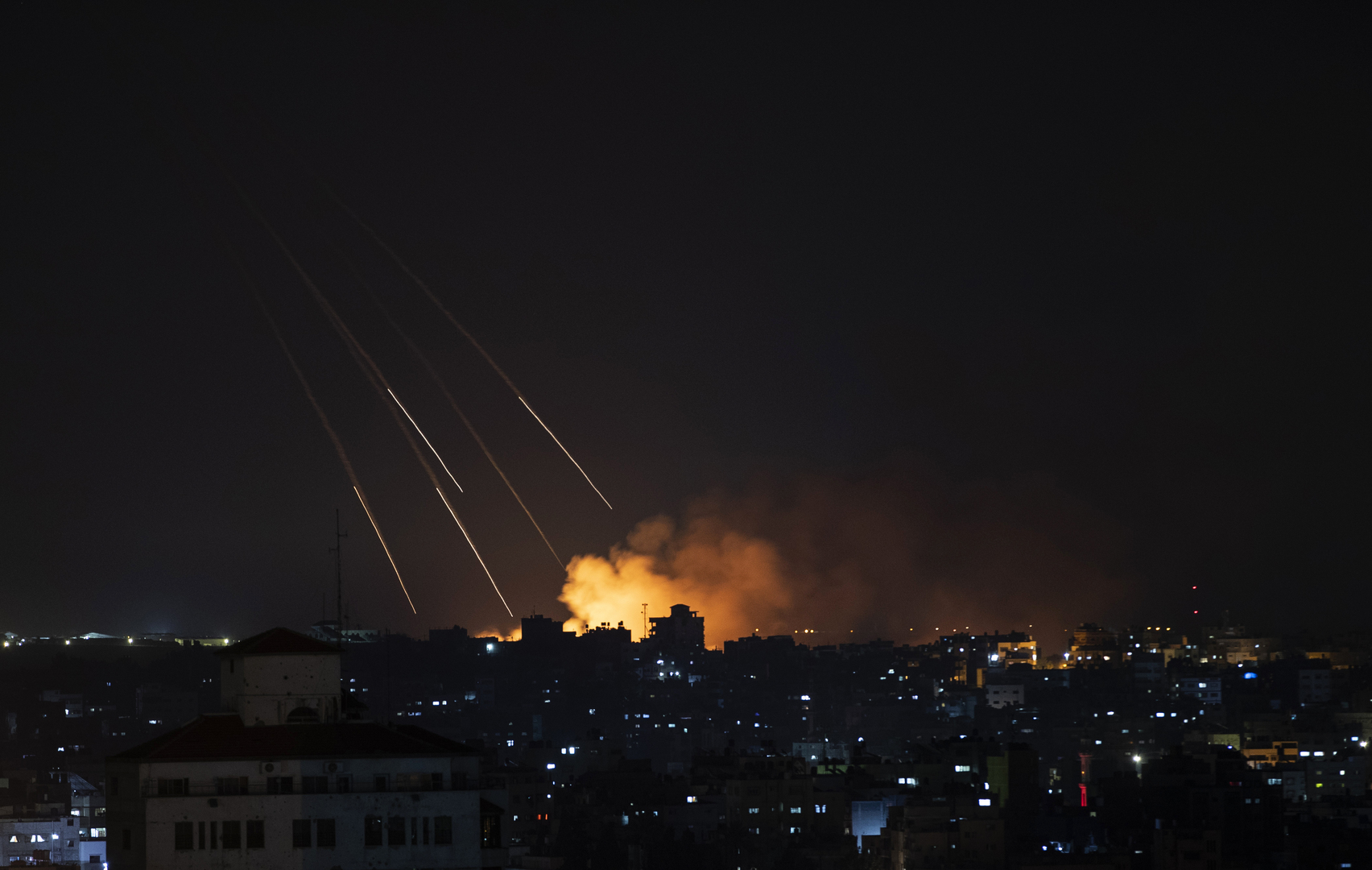الجيش الإسرائيلي يعلن عن شن غارات داخل قطاع غزة 