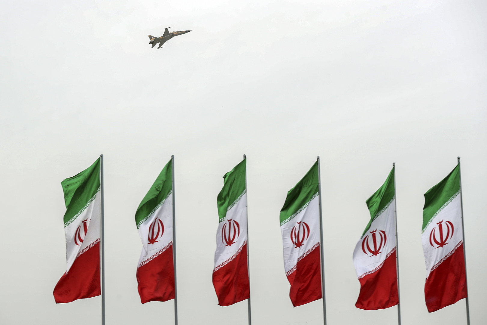 الجيش الإيراني: سقوط  طائرة حربية من طراز F-14 في منطقة أصفهان (فيديو)