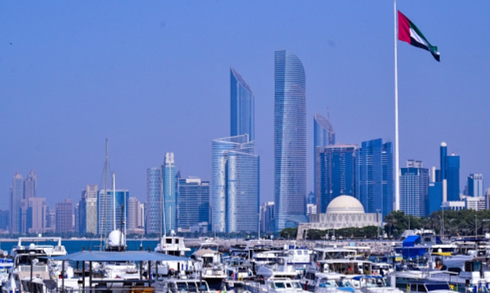 الدفاع المدني يسيطر على حريق في مدينة الإمارات الإنسانية