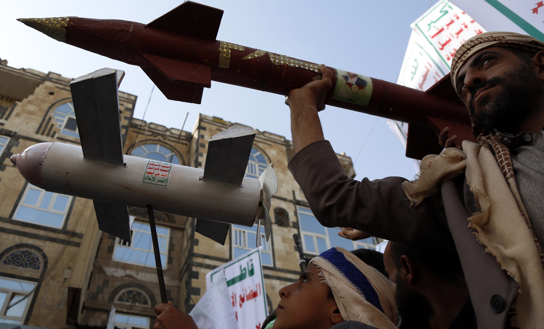 مجسمات لطائرات مسيرة لدى الحوثيين