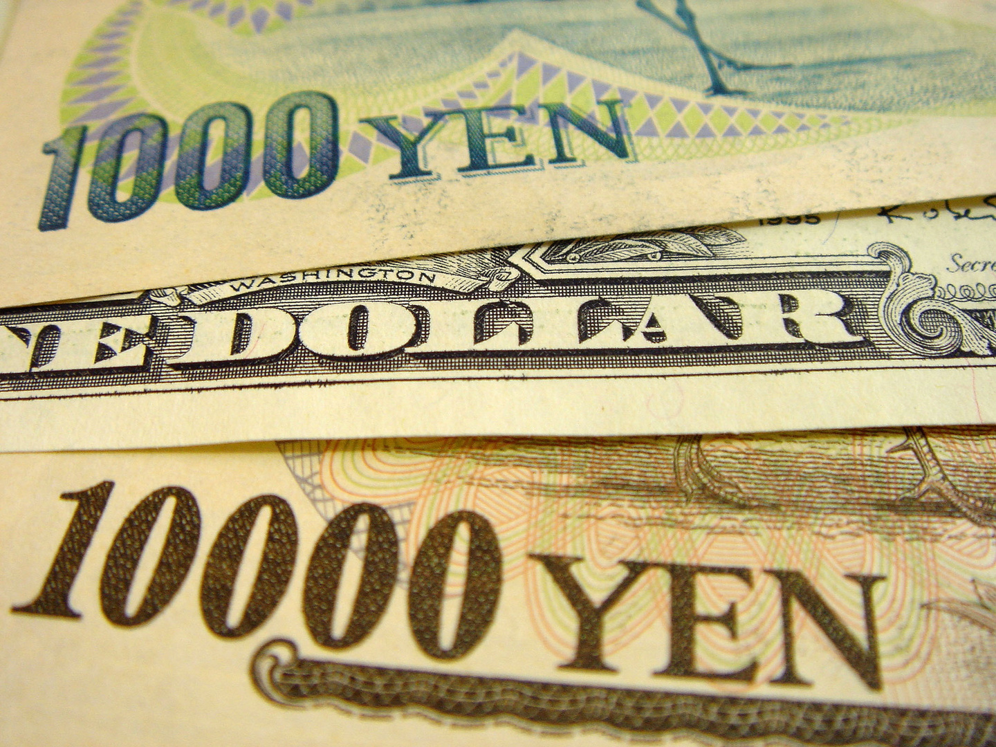 الدولار يصعد أمام الين الياباني إلى أعلى مستوى منذ 1998