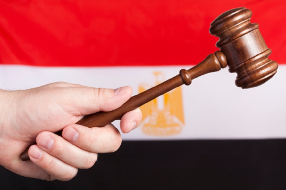 مصر.. بلاغ عاجل للنائب العام ضد مبروك عطية