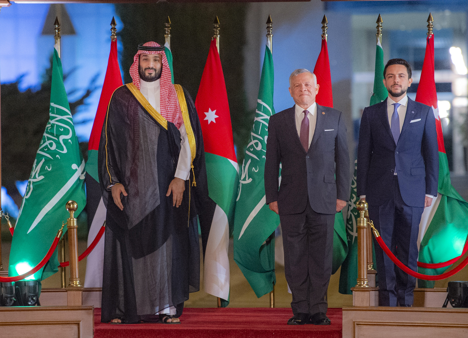 أسلوب تحية الأمير محمد بن سلمان لولي عهد الأردن يثير تفاعلا (فيديوهات)