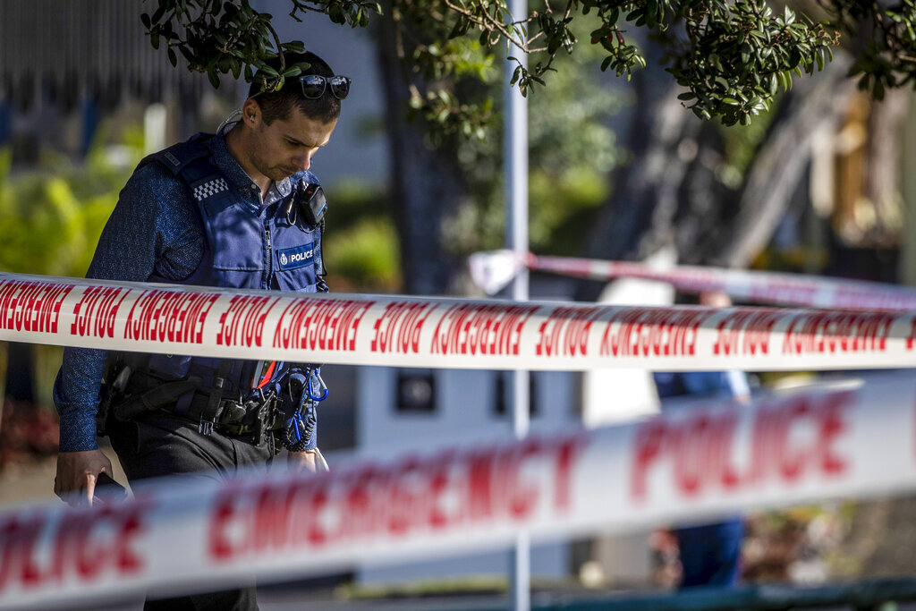 رجل يصيب 4 أشخاص طعنا بسكين في نيوزيلندا