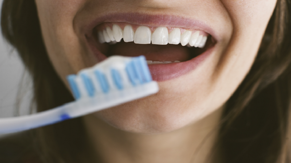 دراسة: تنظيف الأسنان في وقت معين من اليوم عامل 